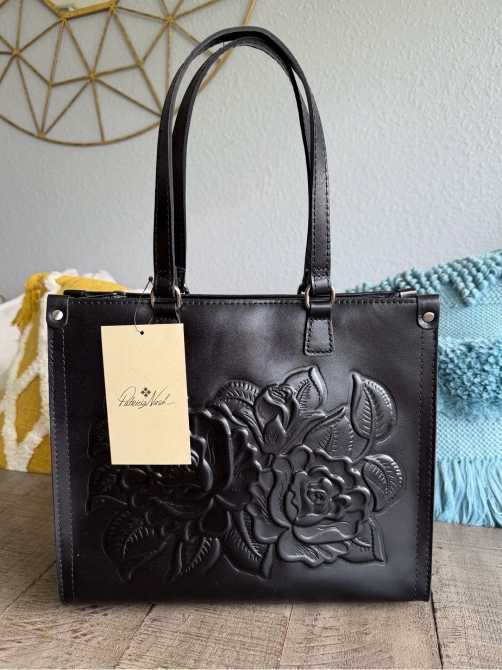 🛍️ NWT Women's Black Floral Rose 🌹 Embossed Tooled Leather Tote